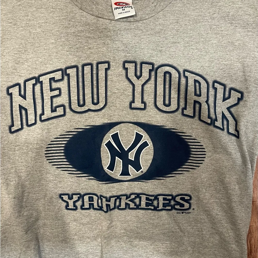 New York Yankees Gray T - Image 3