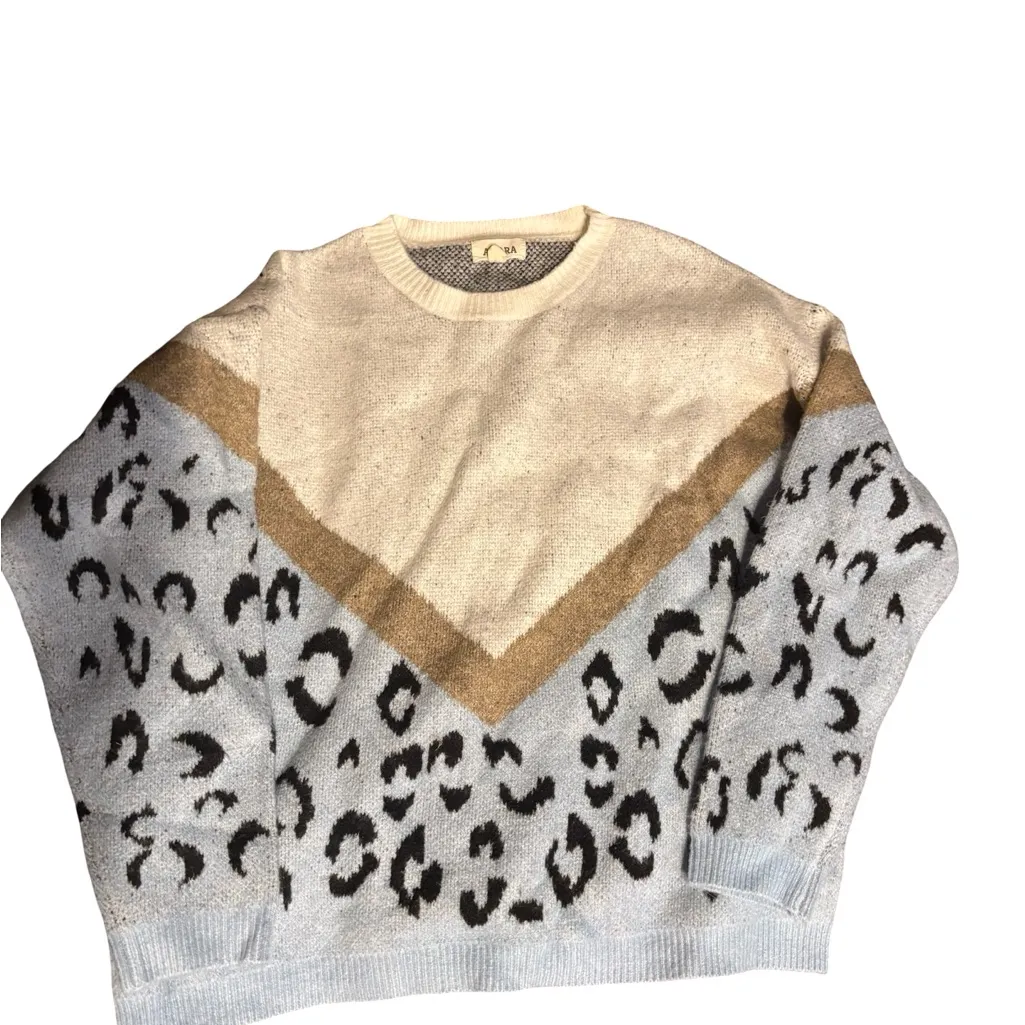 Entro Light Blue Leopard Pattern Sweater - Image 4