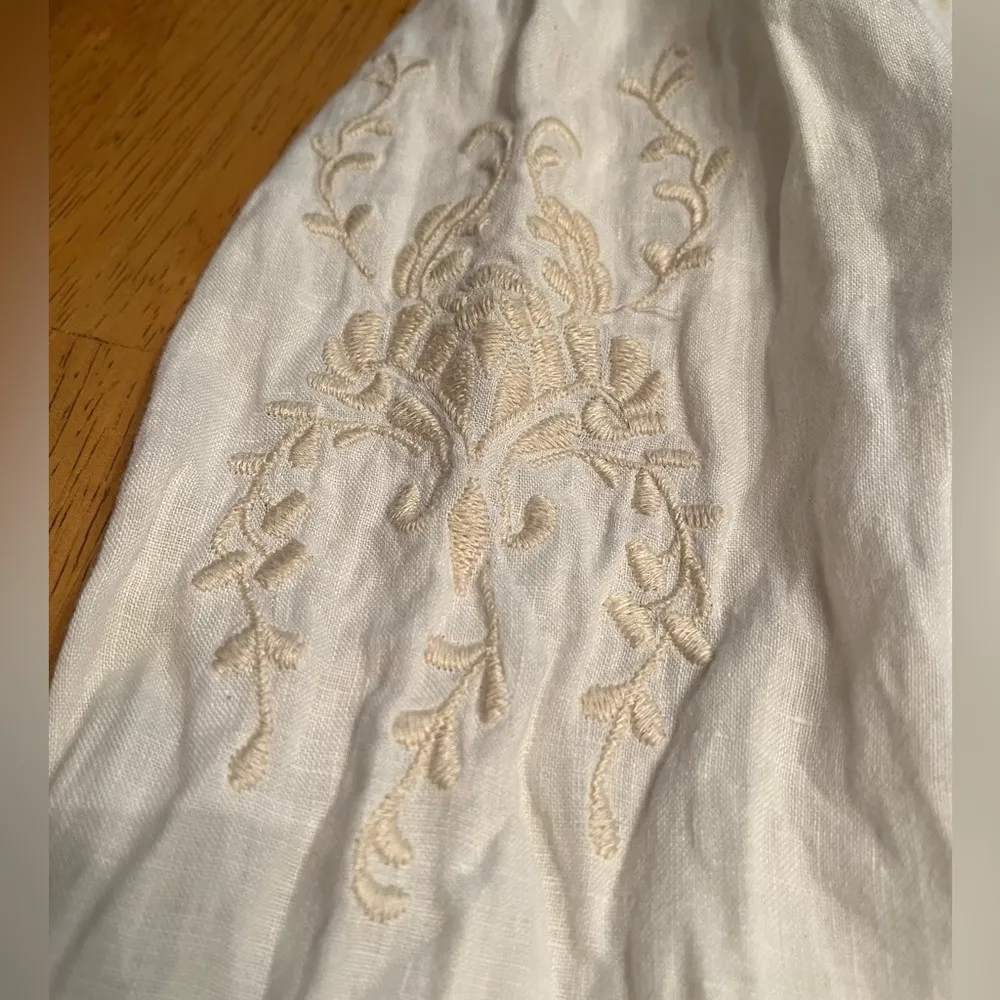 J Jill 100% linen, long sleeved, boho style embroidered blouse, size Medium - Image 6