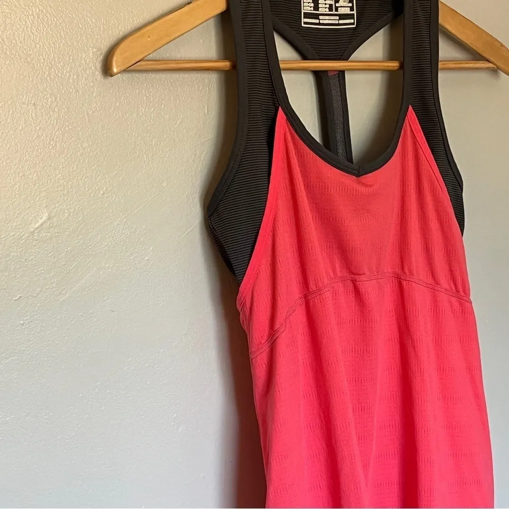 Under Armour Womens Shirt Medium Semi Fitted Orange Tank Top HeatGear Run Bra M - Image 4