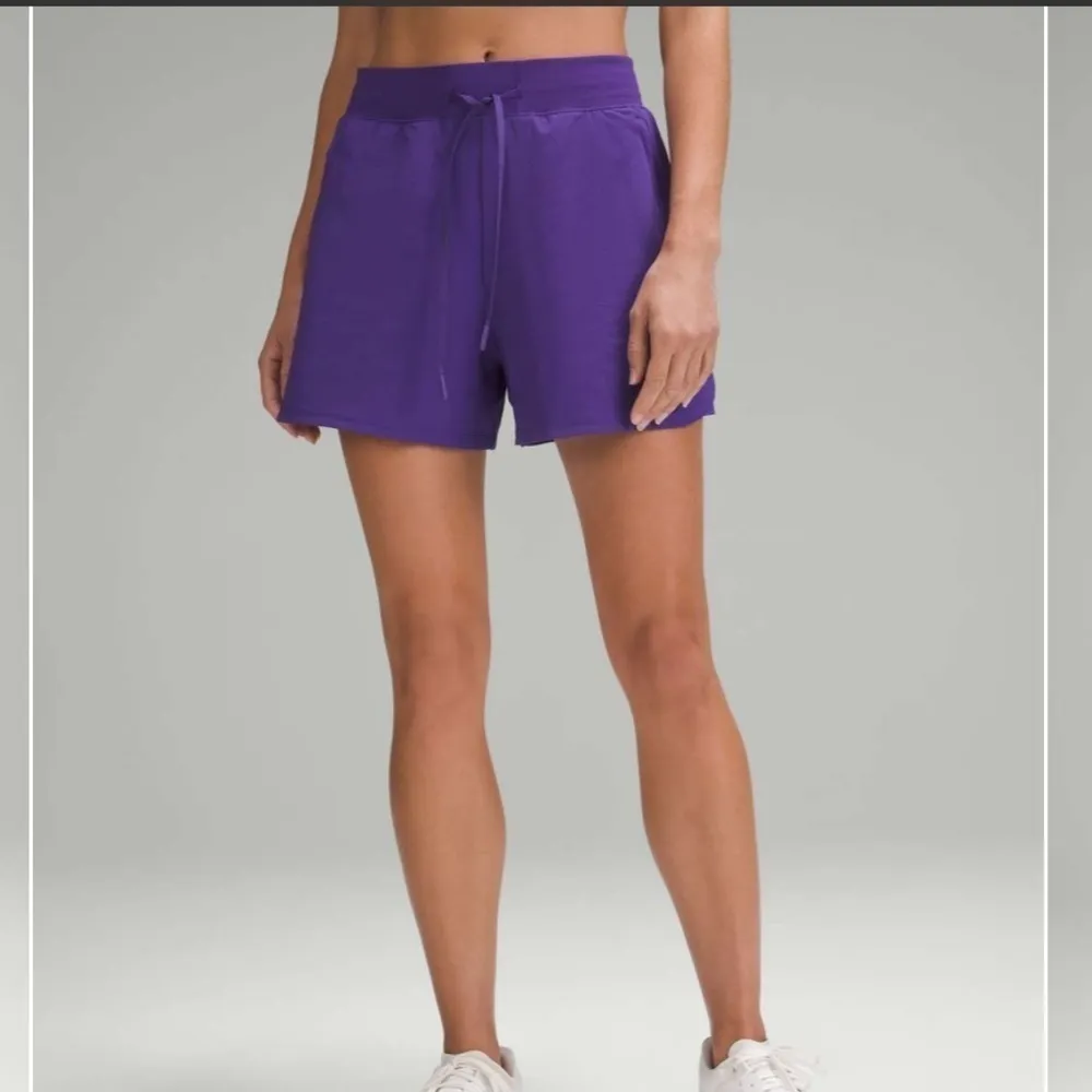 Lululemon license to train shorts - Image 3