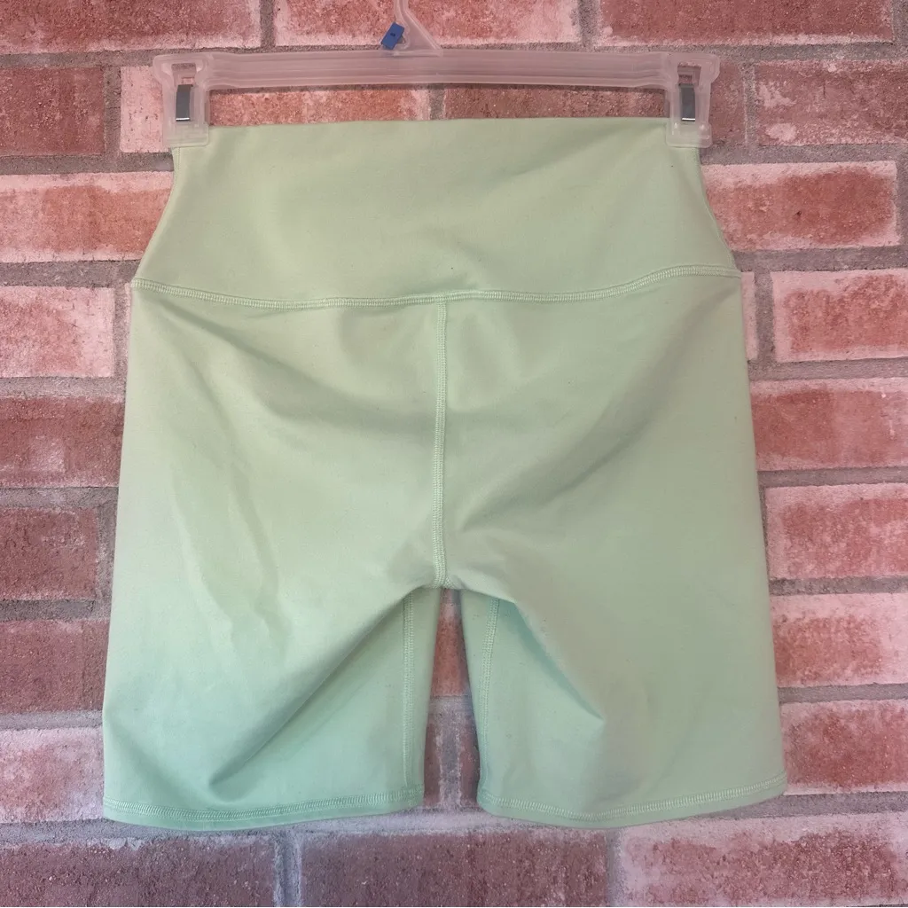 Alo Biker Yoga Shorts High Waisted Women’s Medium Light Green 7 Inch Athleisure - Image 4
