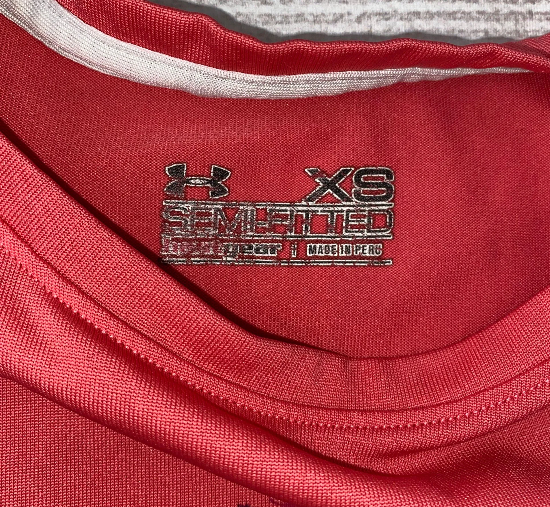 Under Armour run semi fitted heat gear dri fit Crewneck shirt women sz XS - Image 7