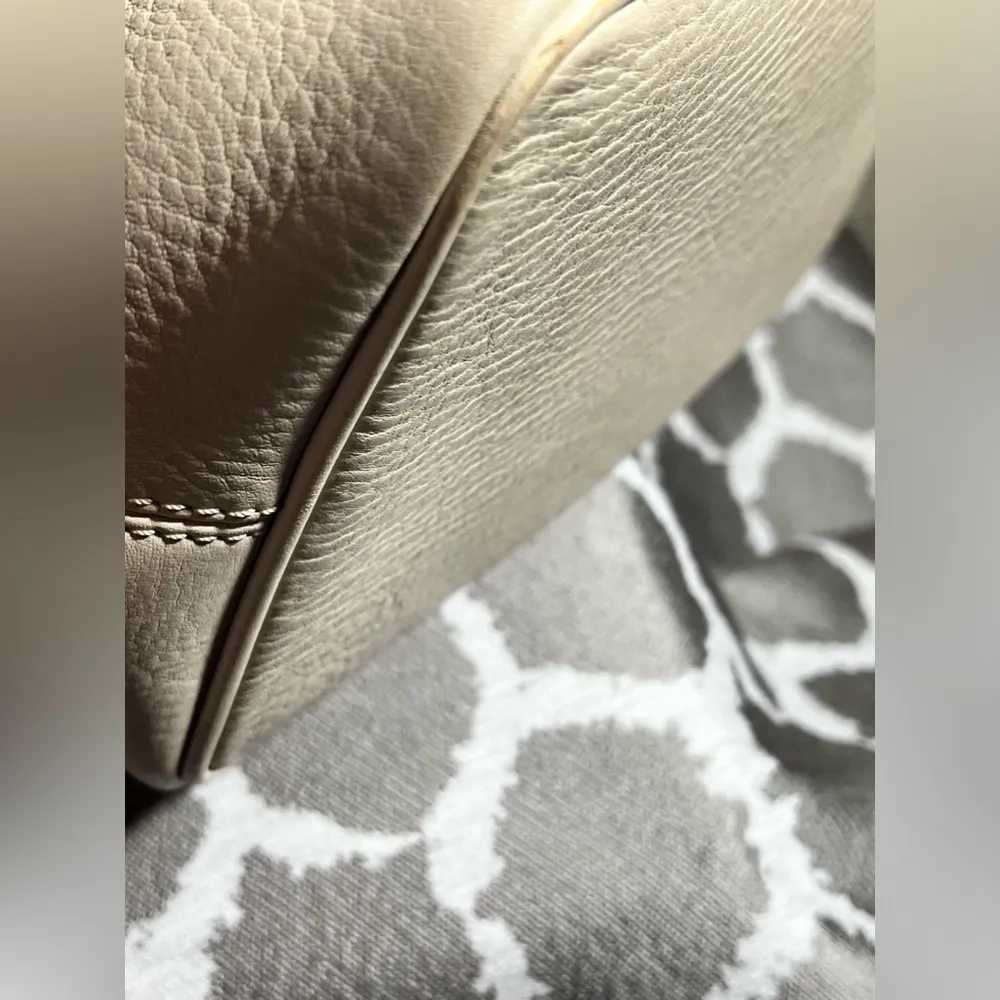 Dooney&Burke Vintage rare collectible bag, amazing bucket drawstring, ivory - Image 15