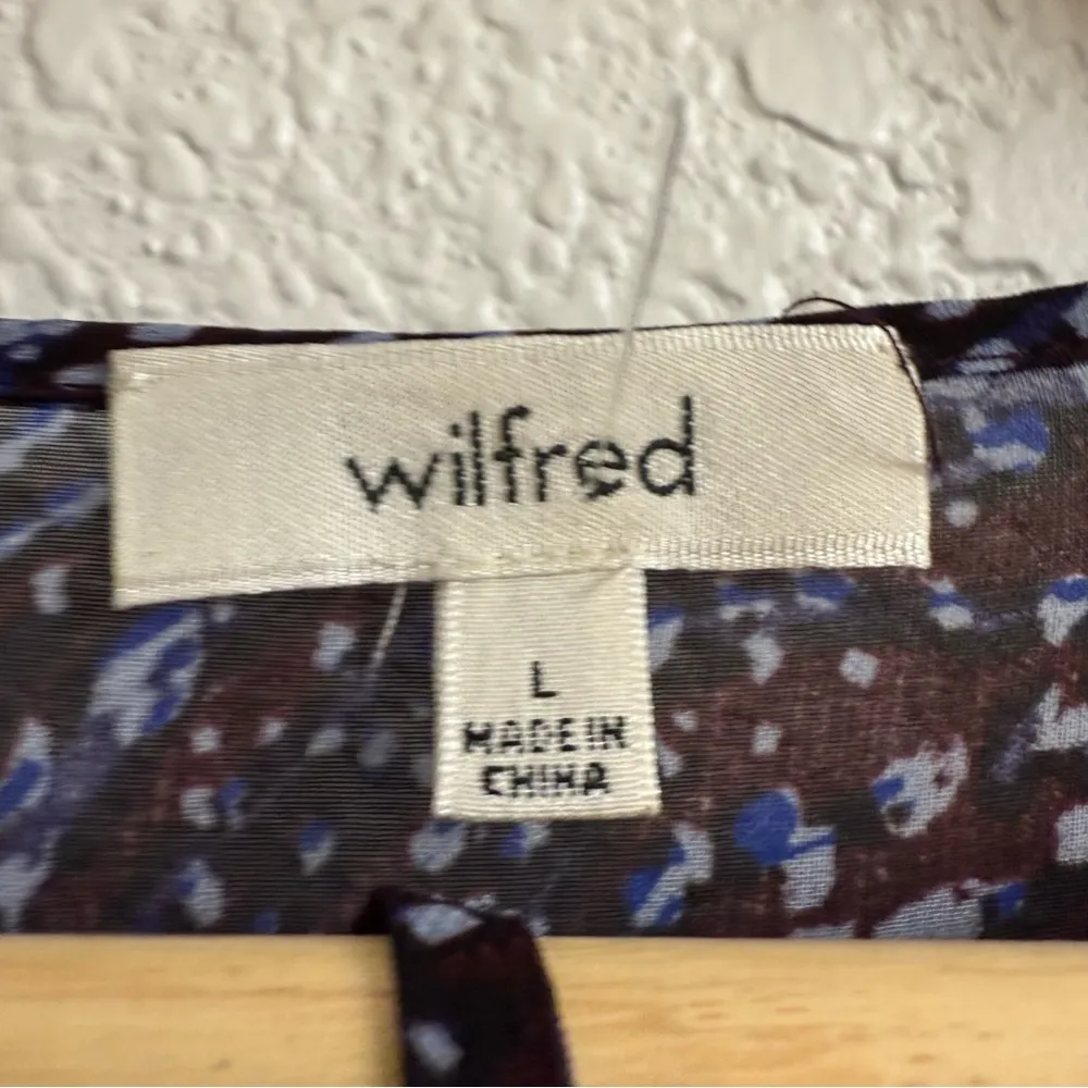 Artizia Wilfred Women's Purple Parrot Tie Neck Blouse EUC Size Large - Image 4