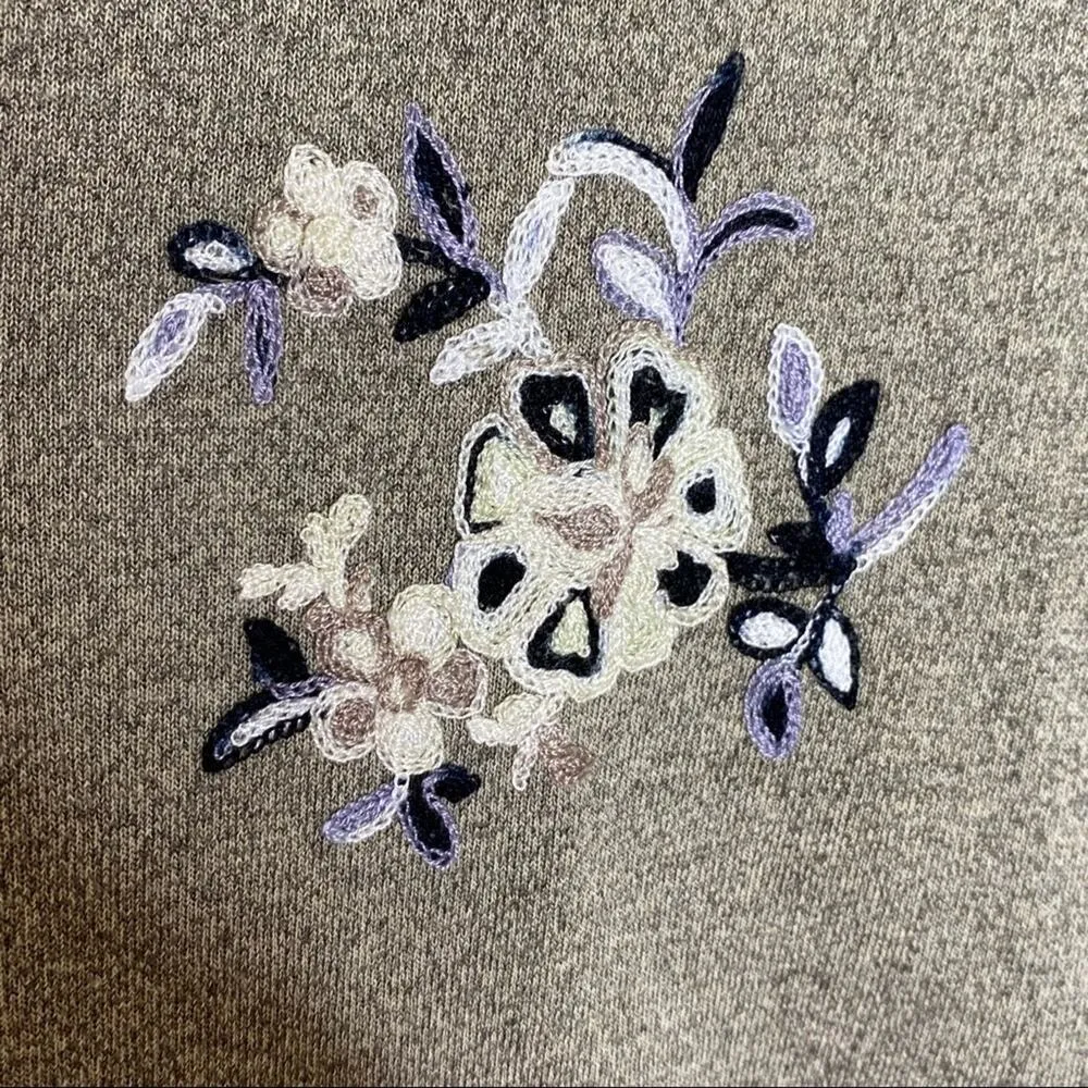 Fig & Flower Wrap Cardigan Sweater Gray Long Sleeve Floral Size Small NWT - Image 4