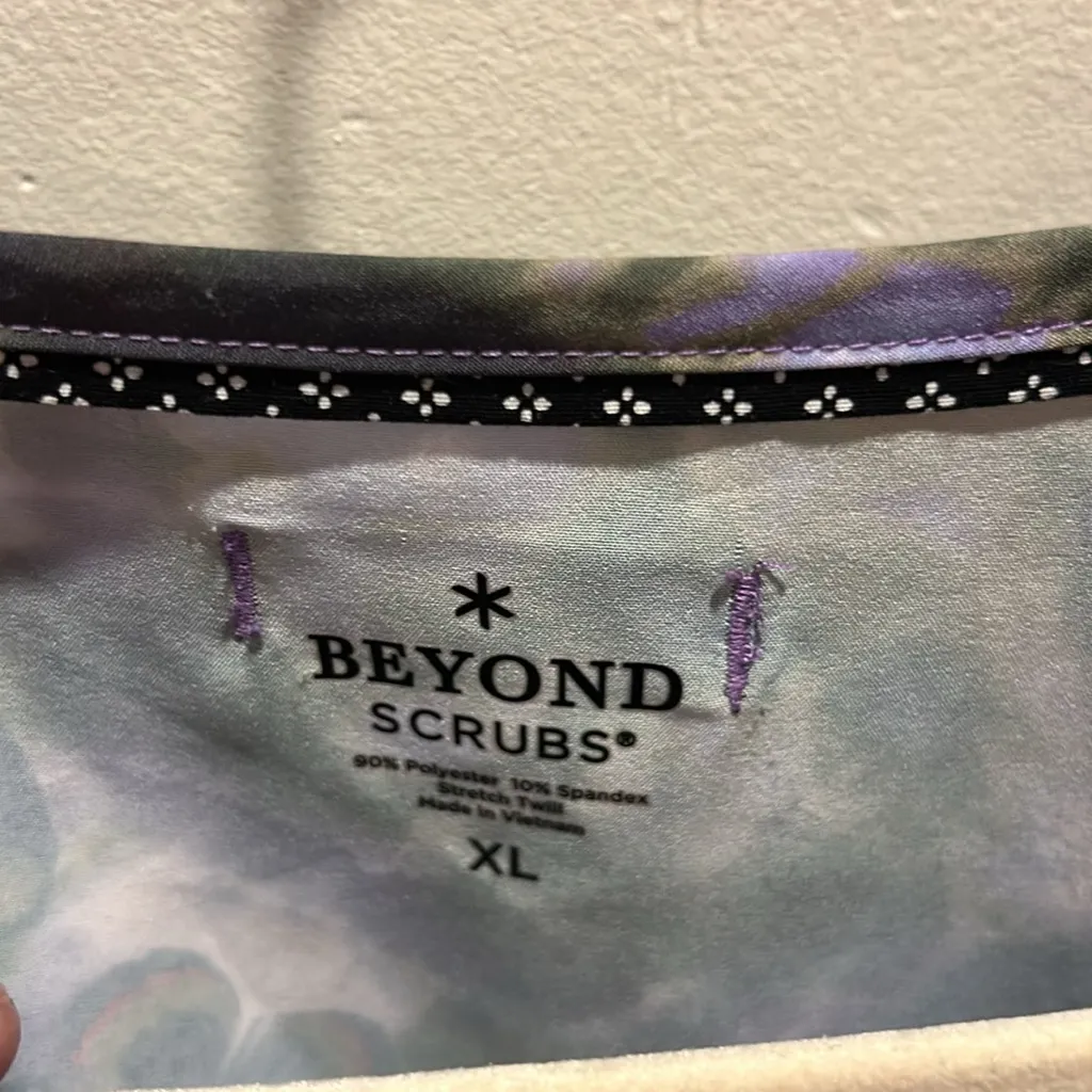 2 Women’s Short Sleeve V Neck Scrub Tops Purple Ombre & Butterfly Print Top XL - Image 5