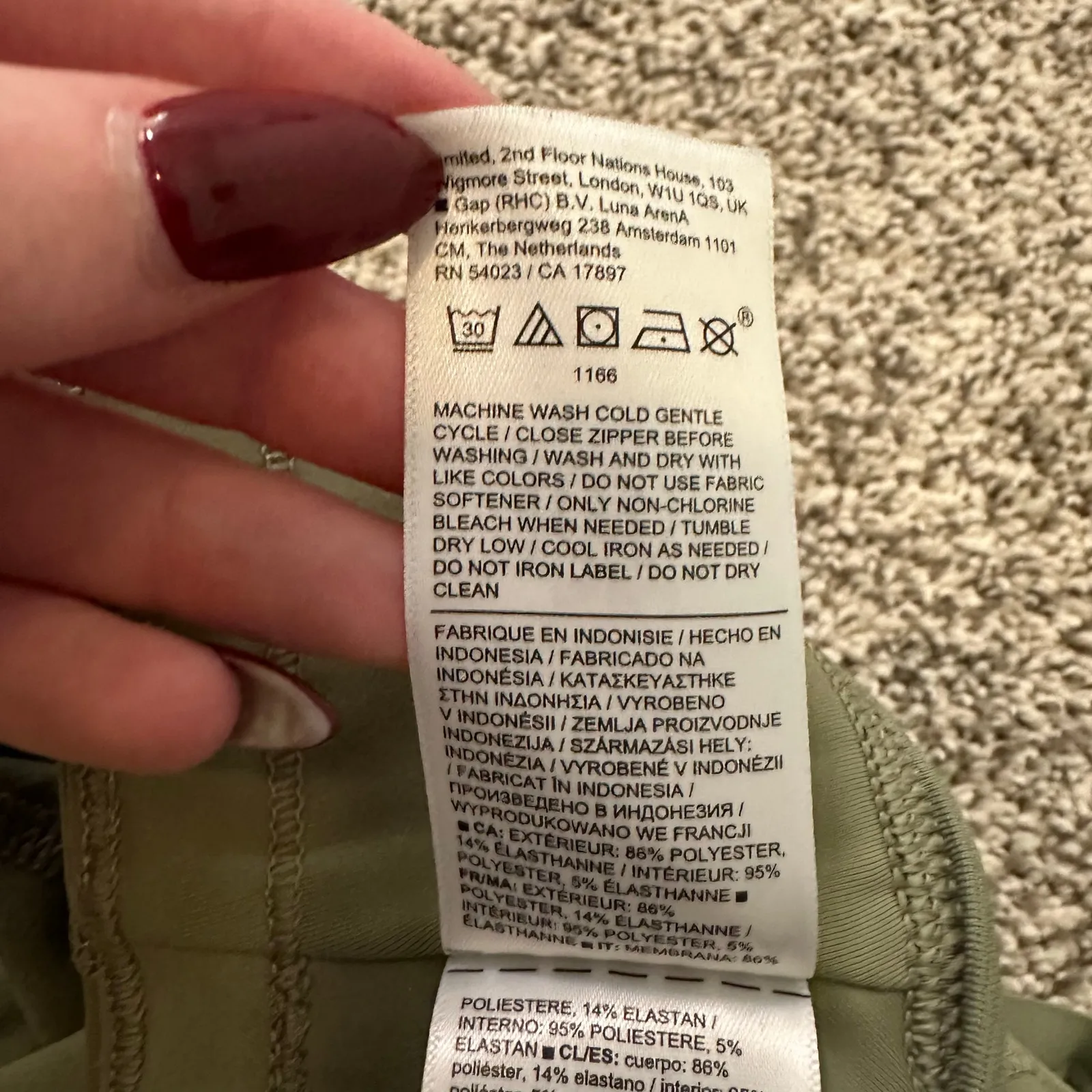 Athleta sage green Run with It 3.5" athletic shorts size XS - Image 7