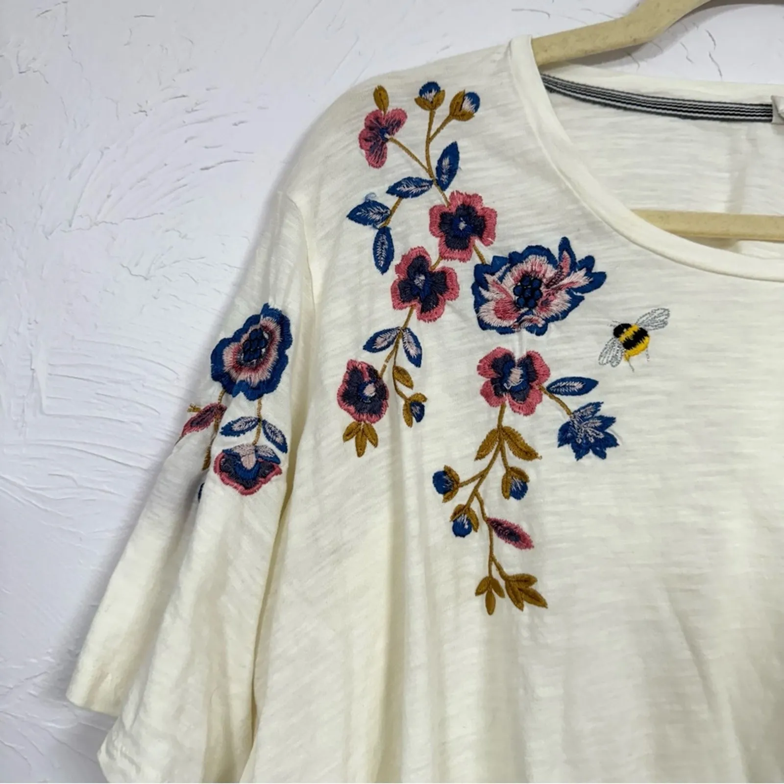 Akemi & Kin Anthropologie Cream Floral Embroidered Boho Short Sleeve Blouse M - Image 2