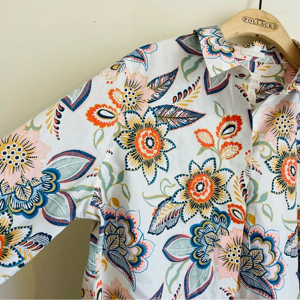 Chico’s Floral Button-Up Blouse Button Back Non-Iron size 2 (L) - Image 4