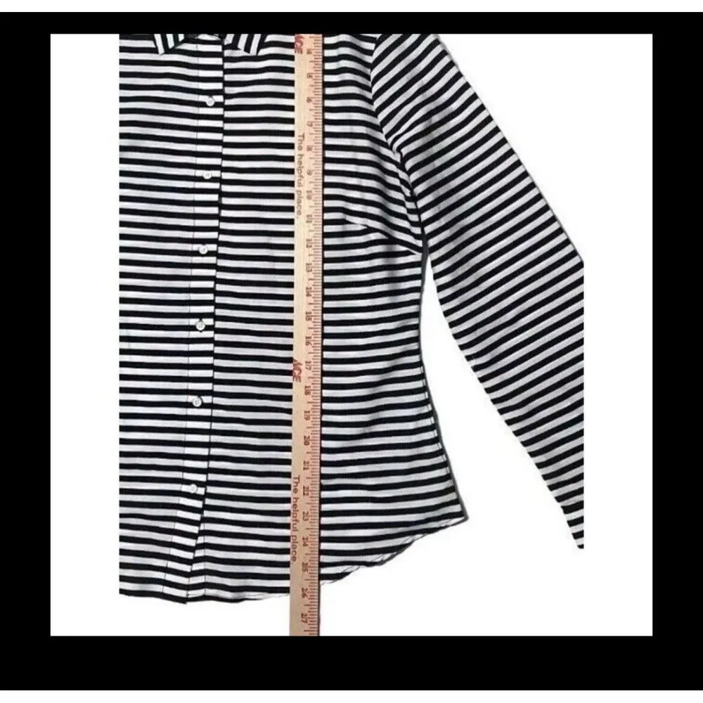 Banana Republic Sz. Medium  Button Up Blue White Striped Nautical Preppy Blouse - Image 4
