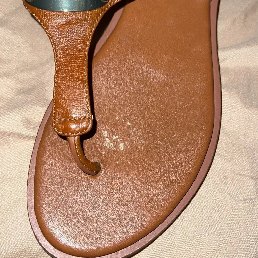 Michael Michael Kors camel colored gold plated thong sandals! Tan Size 7 - Image 9