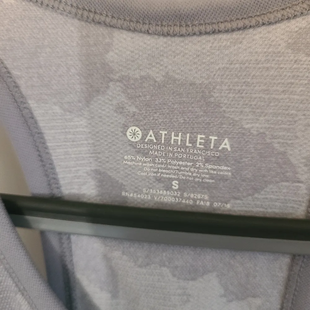 ATHLETA Women's Small Speedlight Tank Top Light Grey Camo Racerback Stretch - Image 2