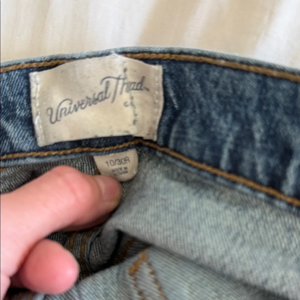 Universal Thread Women's vintage straight leg medium wash Blue Jeans - Image 3