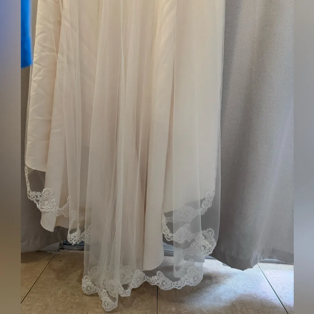 David’s Bridal Ivory A-line Wedding Dress Size 12 Full Length/Train With Veil - Image 10