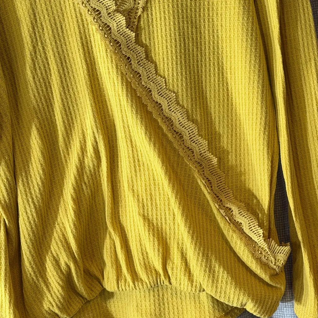 Daytrip Mustard V-Neck Waffle Knit Sweater with Lace Detail Size Large Boho - Image 5