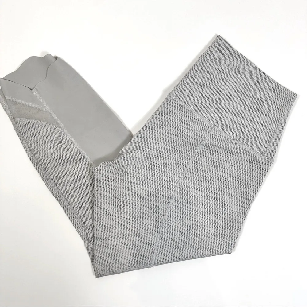 Lululemon Fast Free Crop Leggings Size 12 Gray Scallop - Image 3