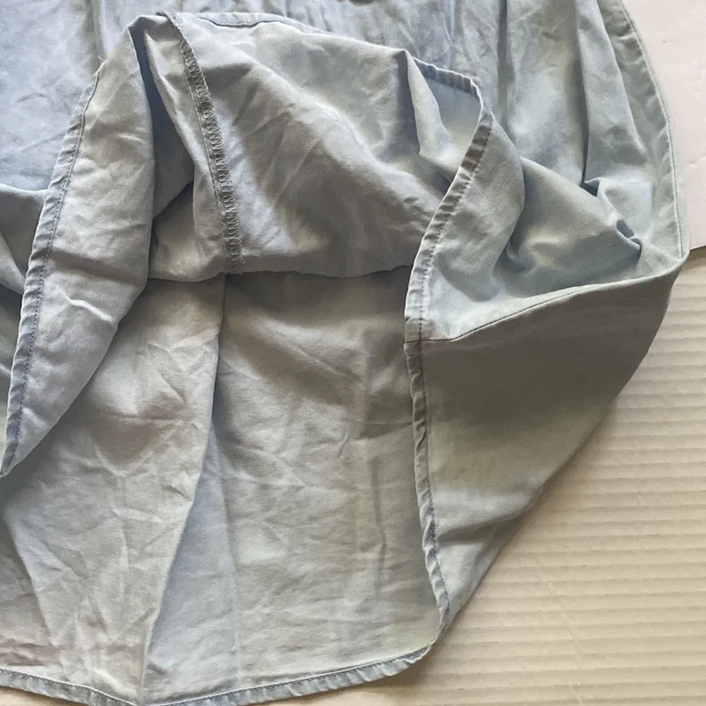 Love Tree women’s embroidered chambray floral sleeveless ruffle top, size large - Image 6