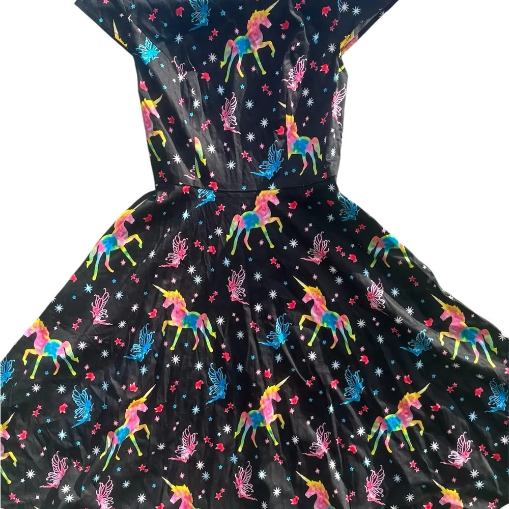 EUC Rockabilly Pin Up Rainbow Unicorn Novelty Print Dress Size Small Graduation Black - Image 2