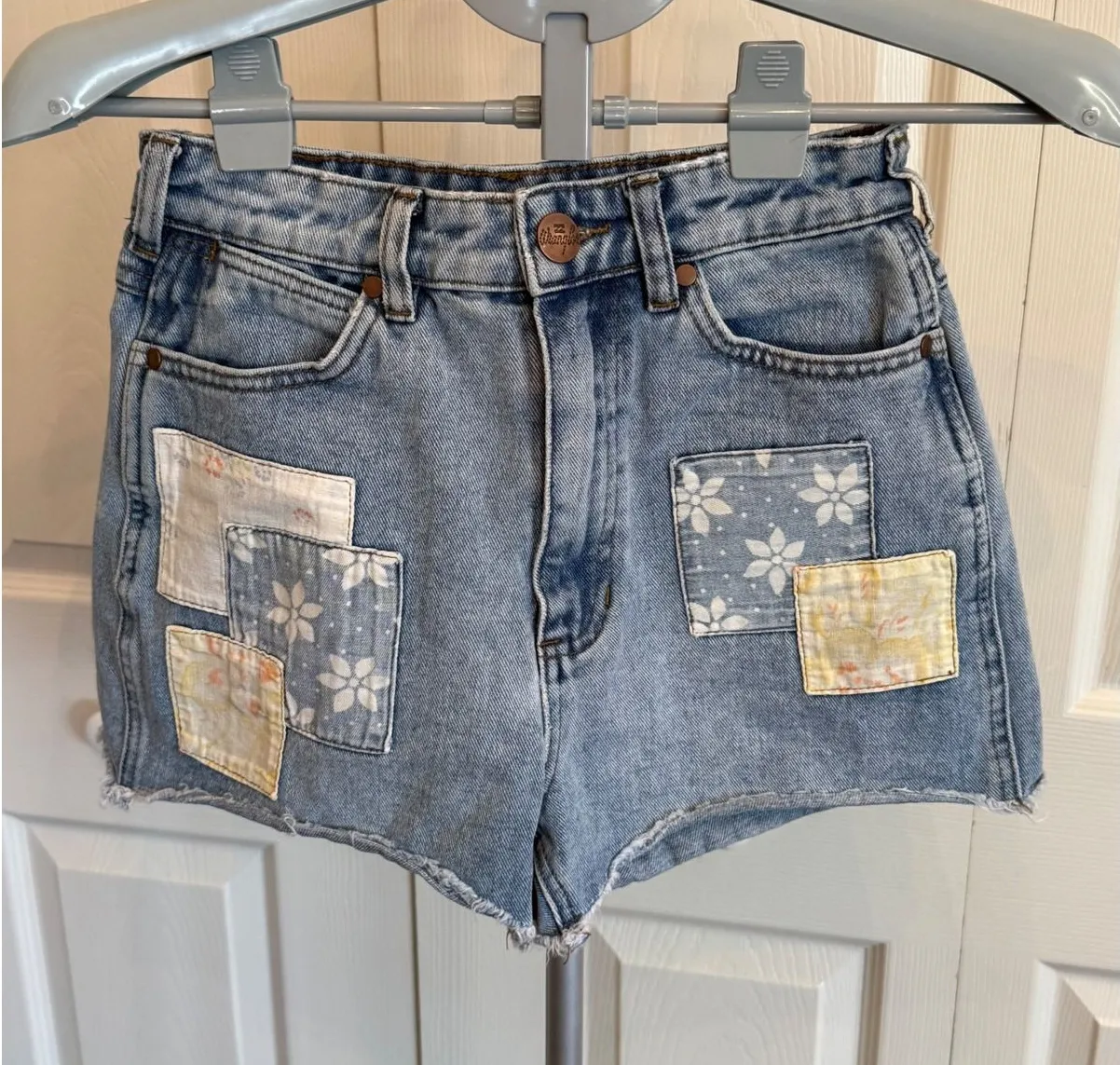 Billabong Wrangler Denim Shorts Patchwork Distressed Cutoff Womens Size 24 Blue - Image 1