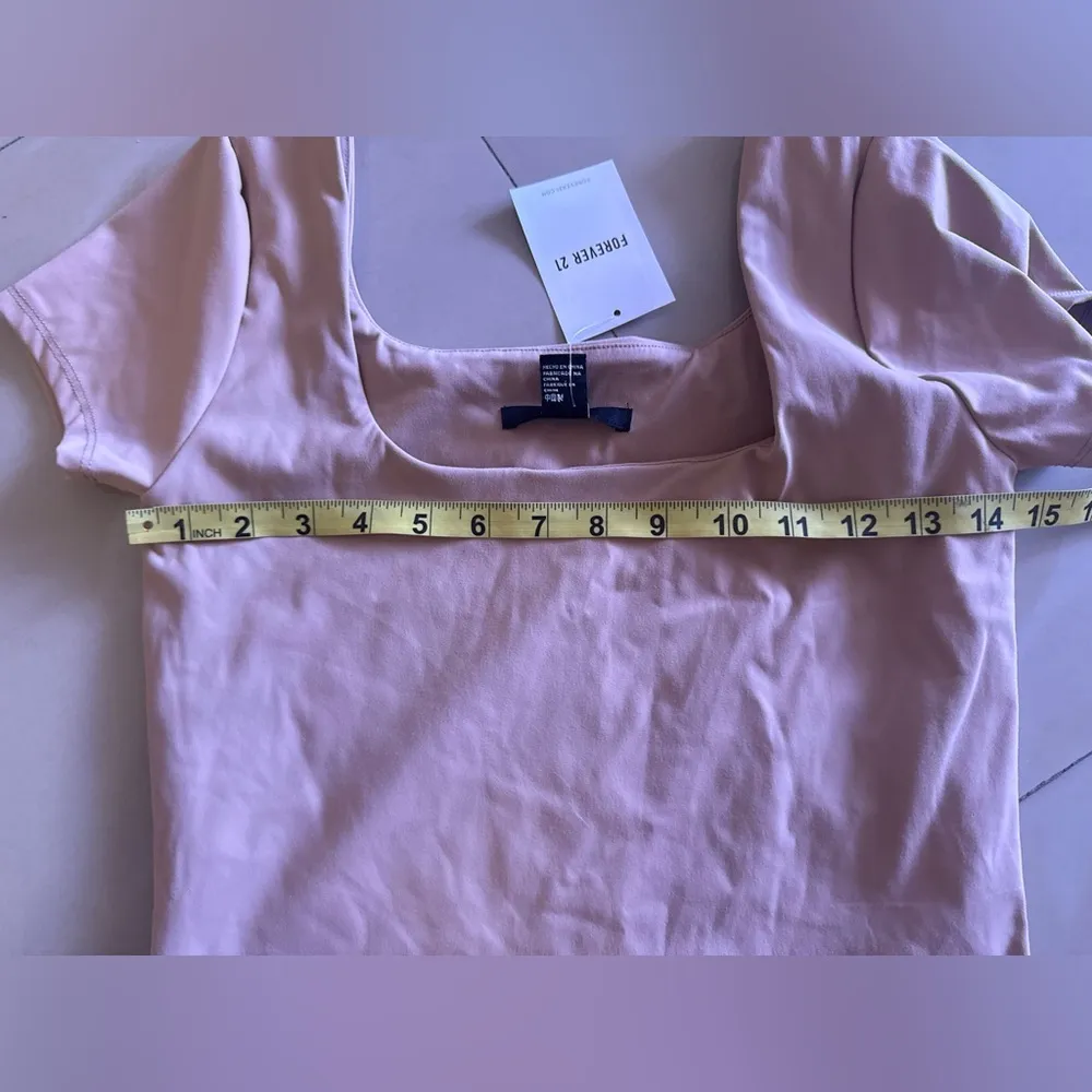 Forever 21 beige or pale pink Short Sleeved Crop Top Women's S square necklace - Image 7