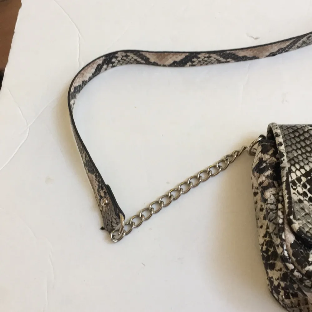 Ladies mini cross body bag - Image 3