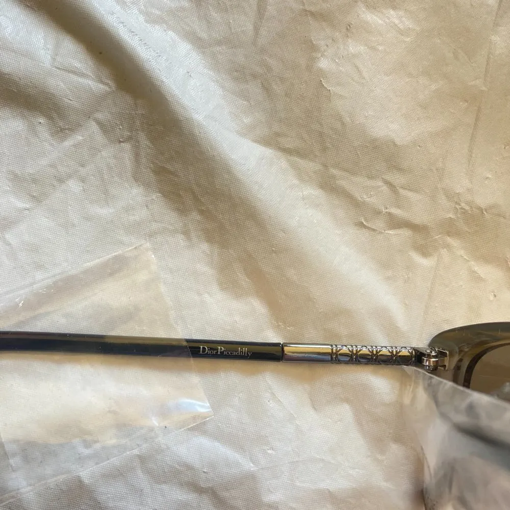 Dior PICADILLY smoke gray marble chrome black arm lightweight cat eye sunglasses - Image 6