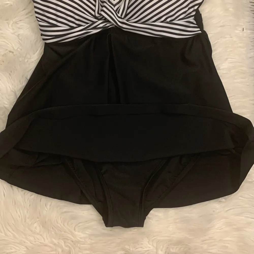 Isaac Mizrahi swim dress one piece black white stripe 10 - Image 5