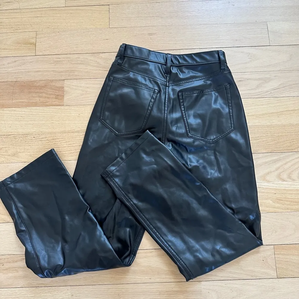 Abercrombie & Fitch Faux Leather Pants 90s Straight Ultra High Rise 6 short/ 6S - Image 5