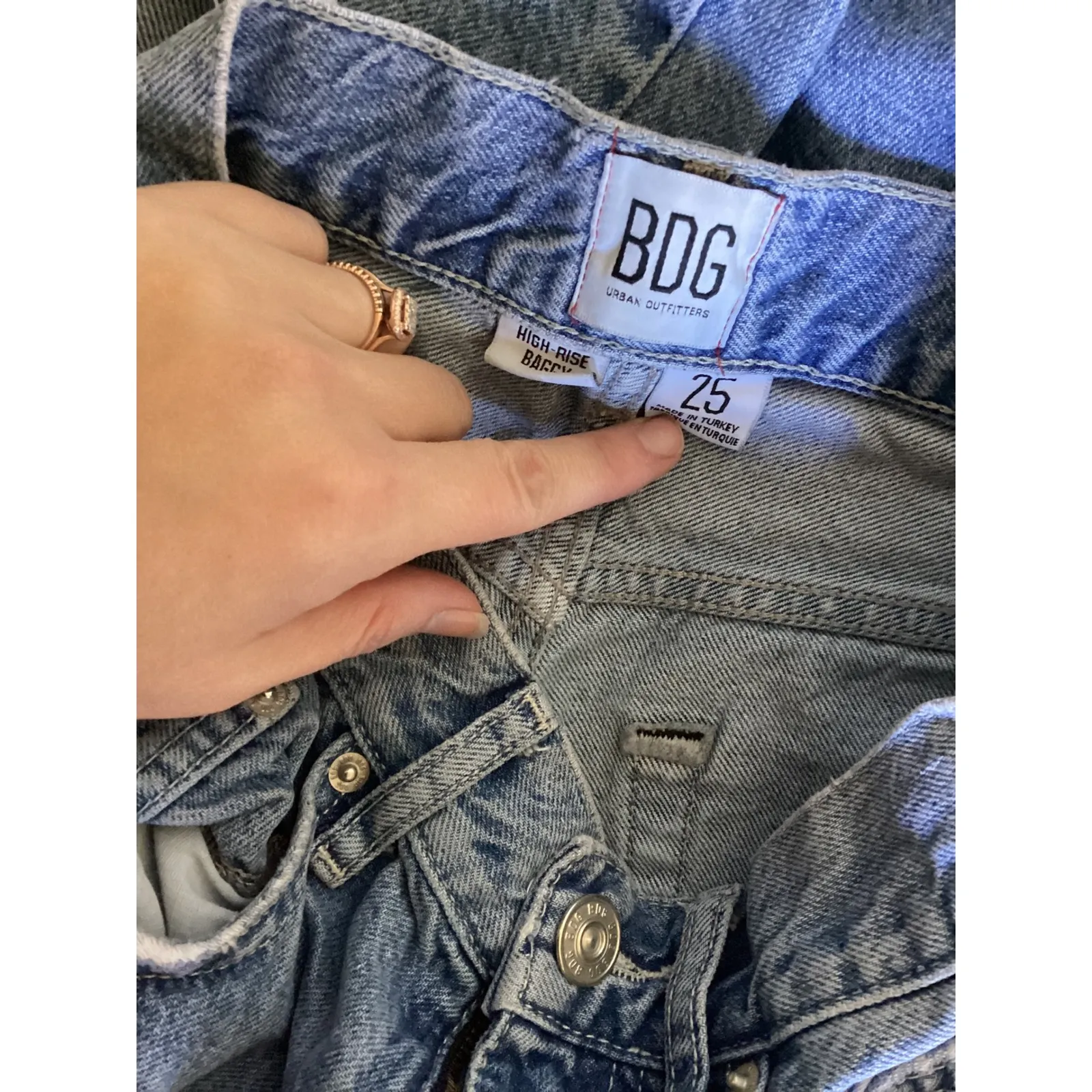 BDG Urban Outfitters High Rise Baggy Blue Denim Jeans Distressed Ripped Size 25 - Image 5