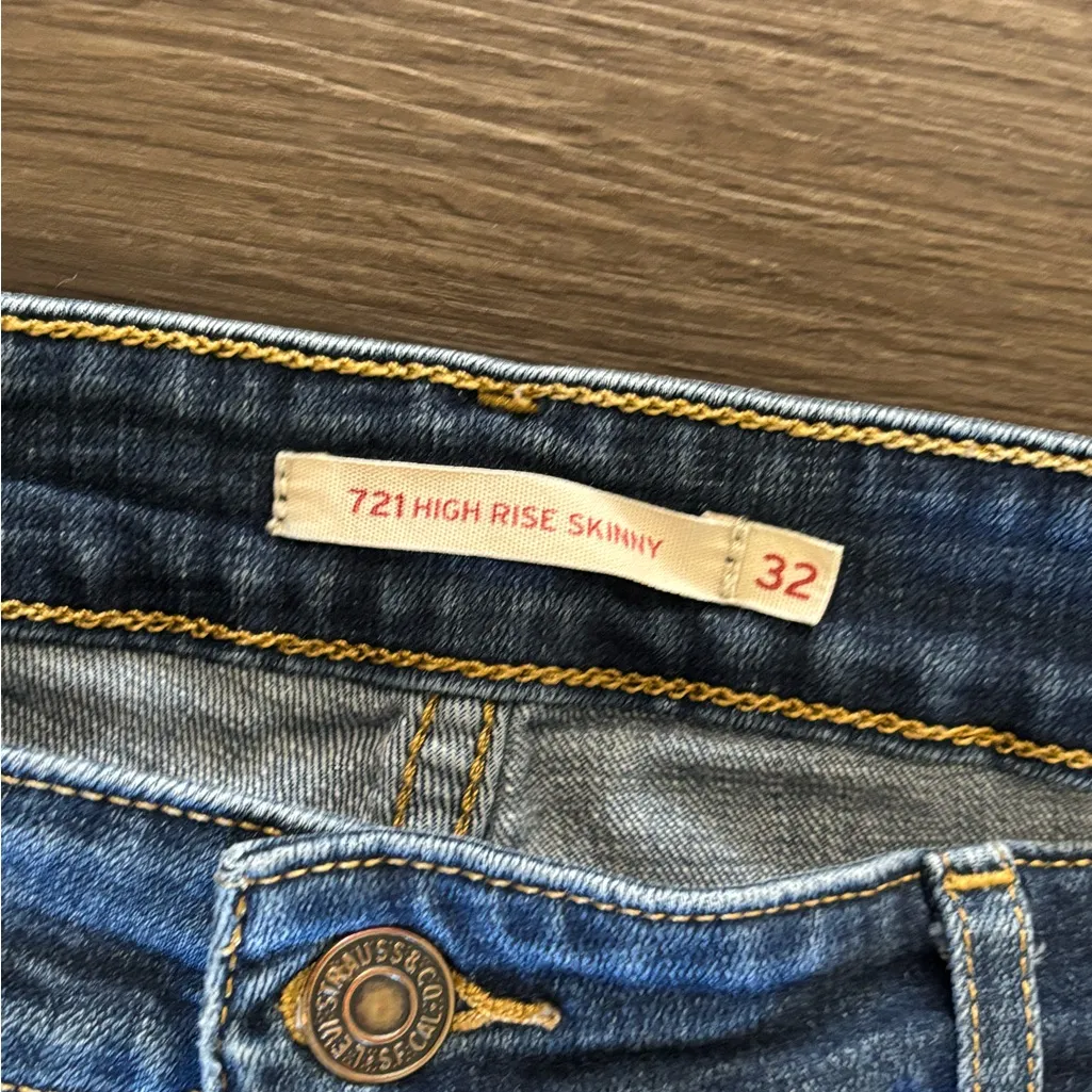 Levi's 721 Women's Skinny Jeans in Deep Blue - Image 5