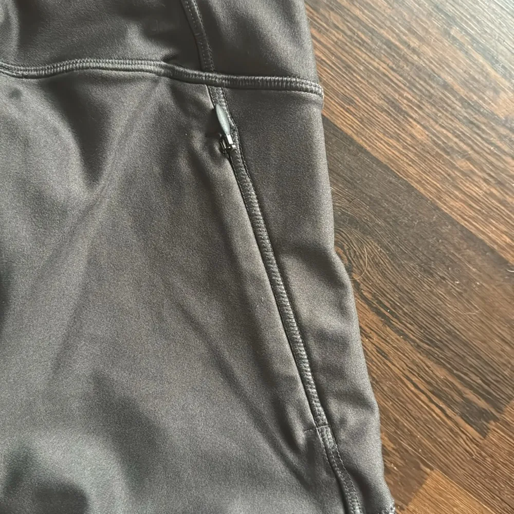 Under Armour Heat Gear Compression Leggings Gray Small - Image 6