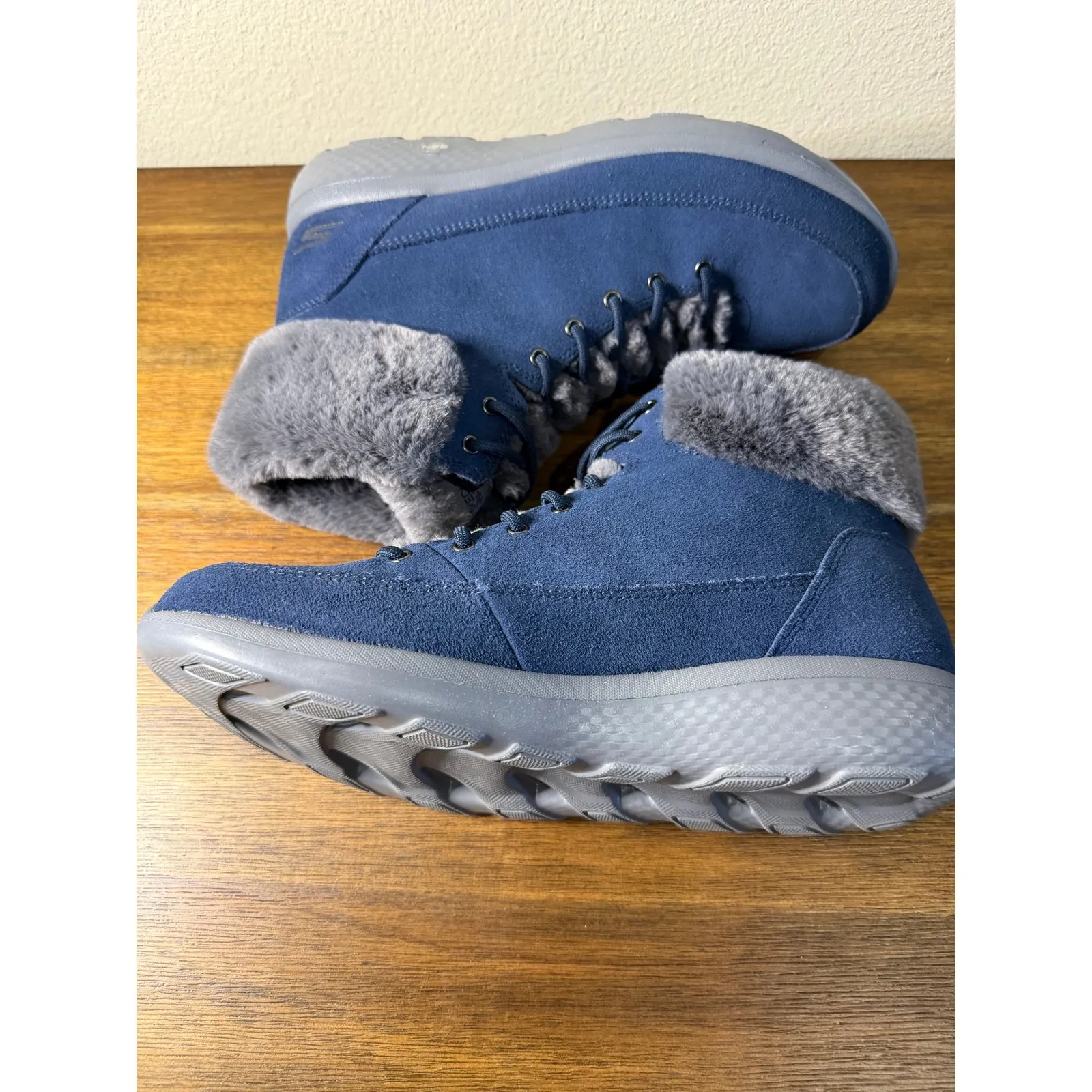 Skechers GO WALK Women's Navy Blue Faux Fur Lined Winter Boots Size 9.5 - Image 4
