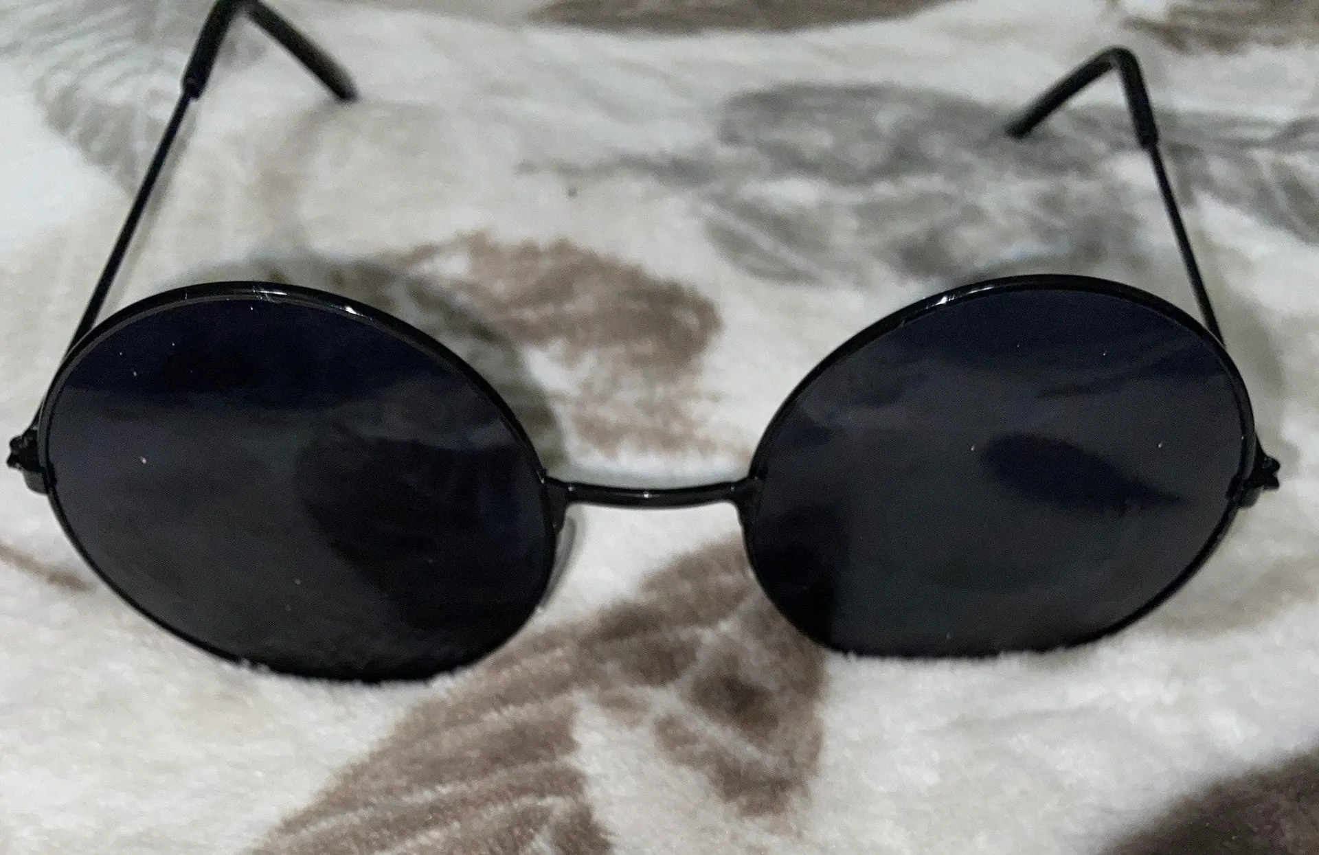 Black Circle Sunglasses - Image 2