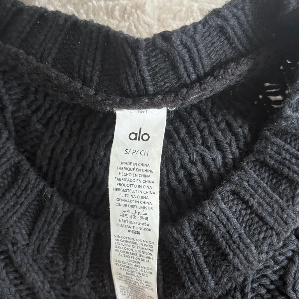 Alo oversized cable knit sweater size small - Image 3