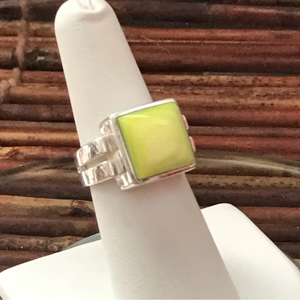 Silpada Sterling Silver Illuminated Square Green Mother of Pearl Size 7 - Image 2