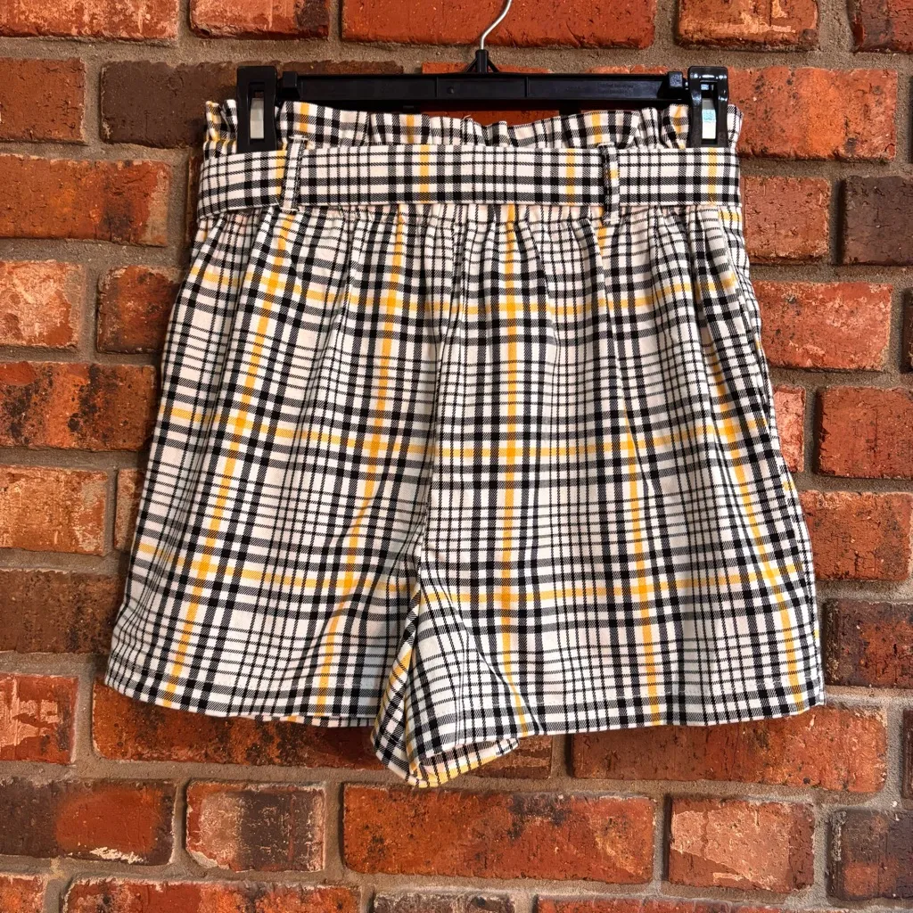 NWT Stradivarius womens plaid paperbag waist shorts yellow/black M - Image 4