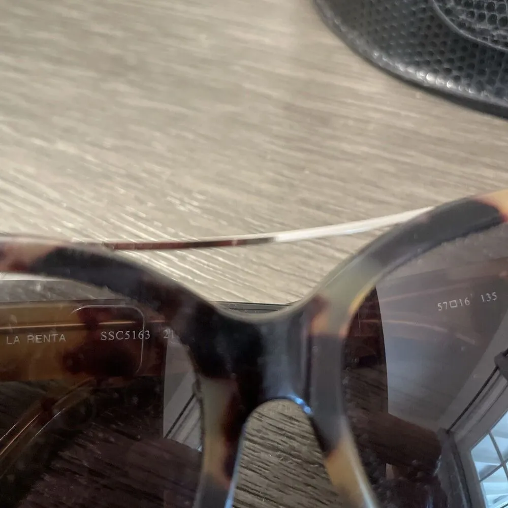 Oscar De La Renta Tortoise Brown  Sunglasses With Case Women’s - Image 4