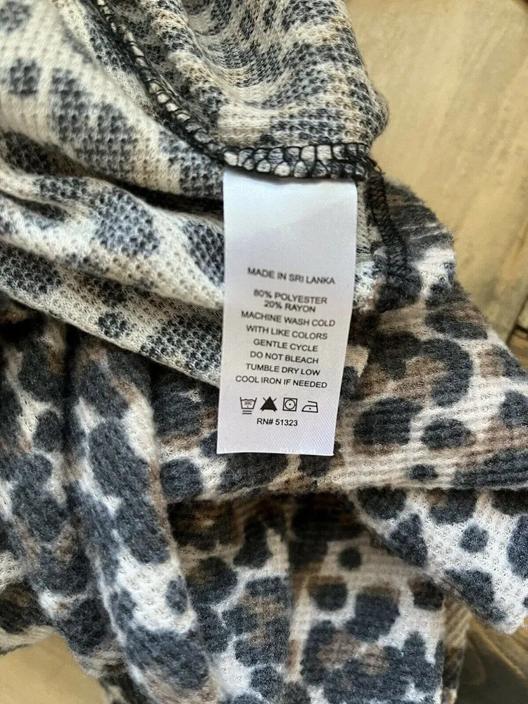 Vince Camuto Leopard Print Waffle Knit Long Sleeve Turtleneck Sweater Size XS - Image 5