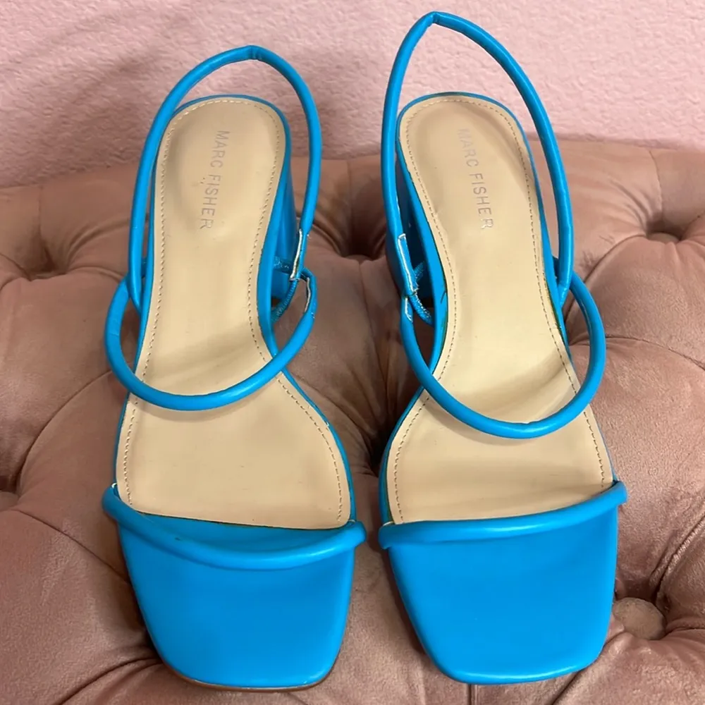 Marc Fisher Women's Galvin Heeled Sandal In Hawaiian Blue. Size 8.5 - Image 2