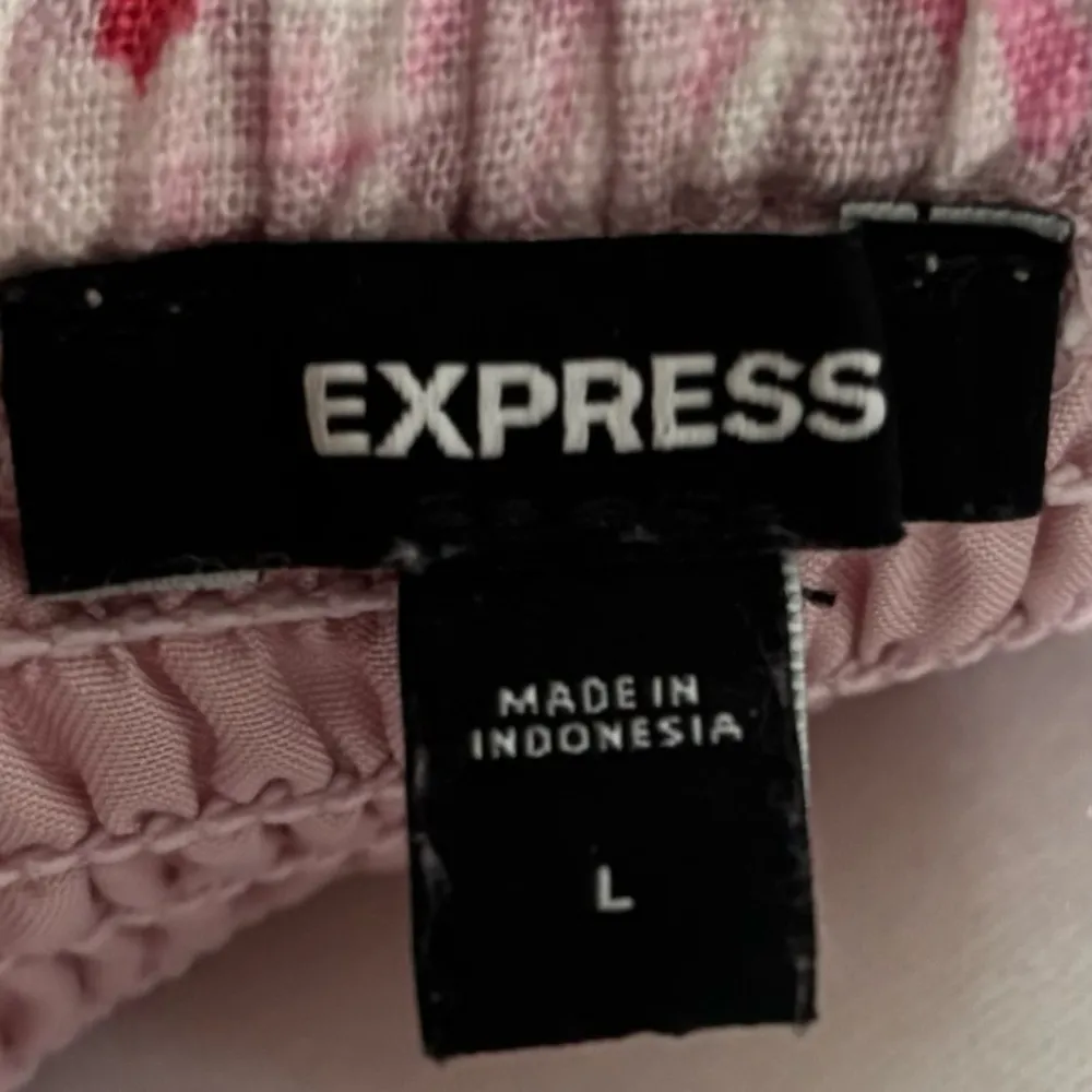 Express Linen Blend Printed
Square Neck Sleeveless
Smocked Tiered Maxi
Dress - Image 7