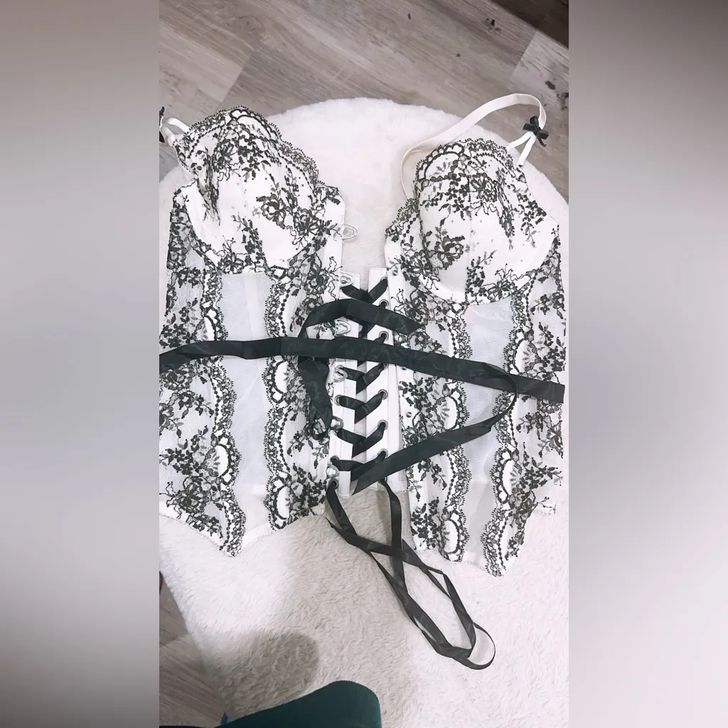 Victoria's Secret Y2K White Black Lace Corset Metal Hardware Front Closure 36B - Image 2