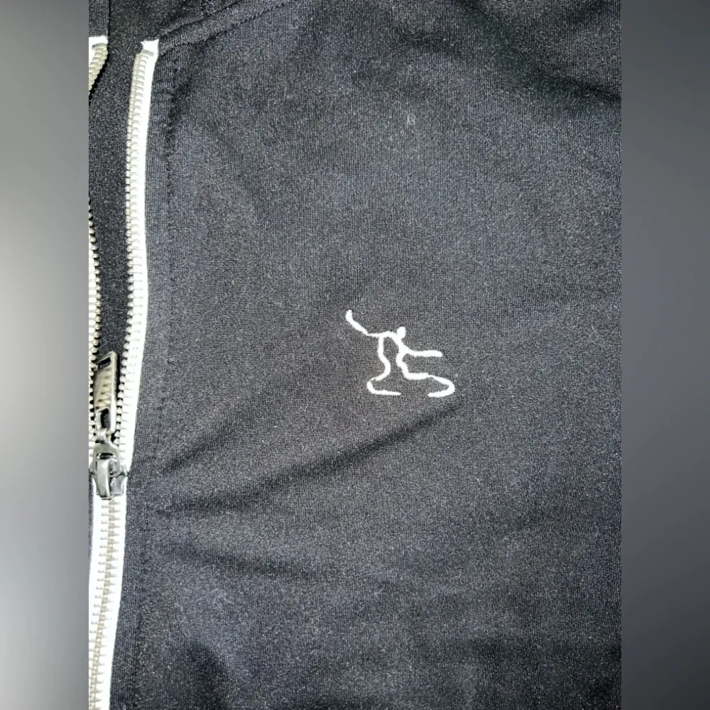 Vuori Womens Halo Performance Hoodie 2.0 Dreamknit Medium Gray Zipup Sweatshirt - Image 3