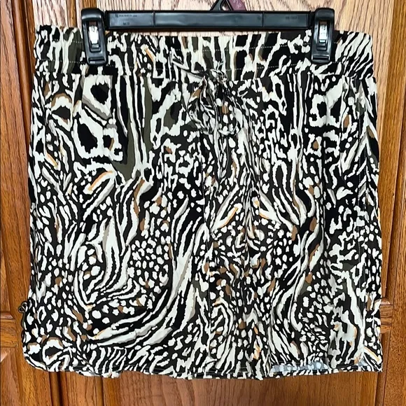 Royalty for me Animal Print Women's Skort with built in nylon shorts size Medium - Image 1