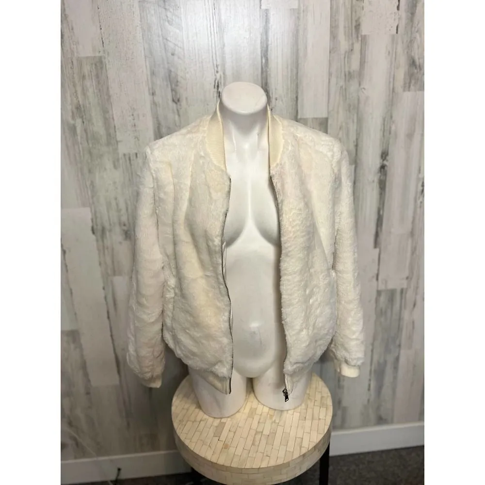 Iris  White fuzzy zip up - Image 4