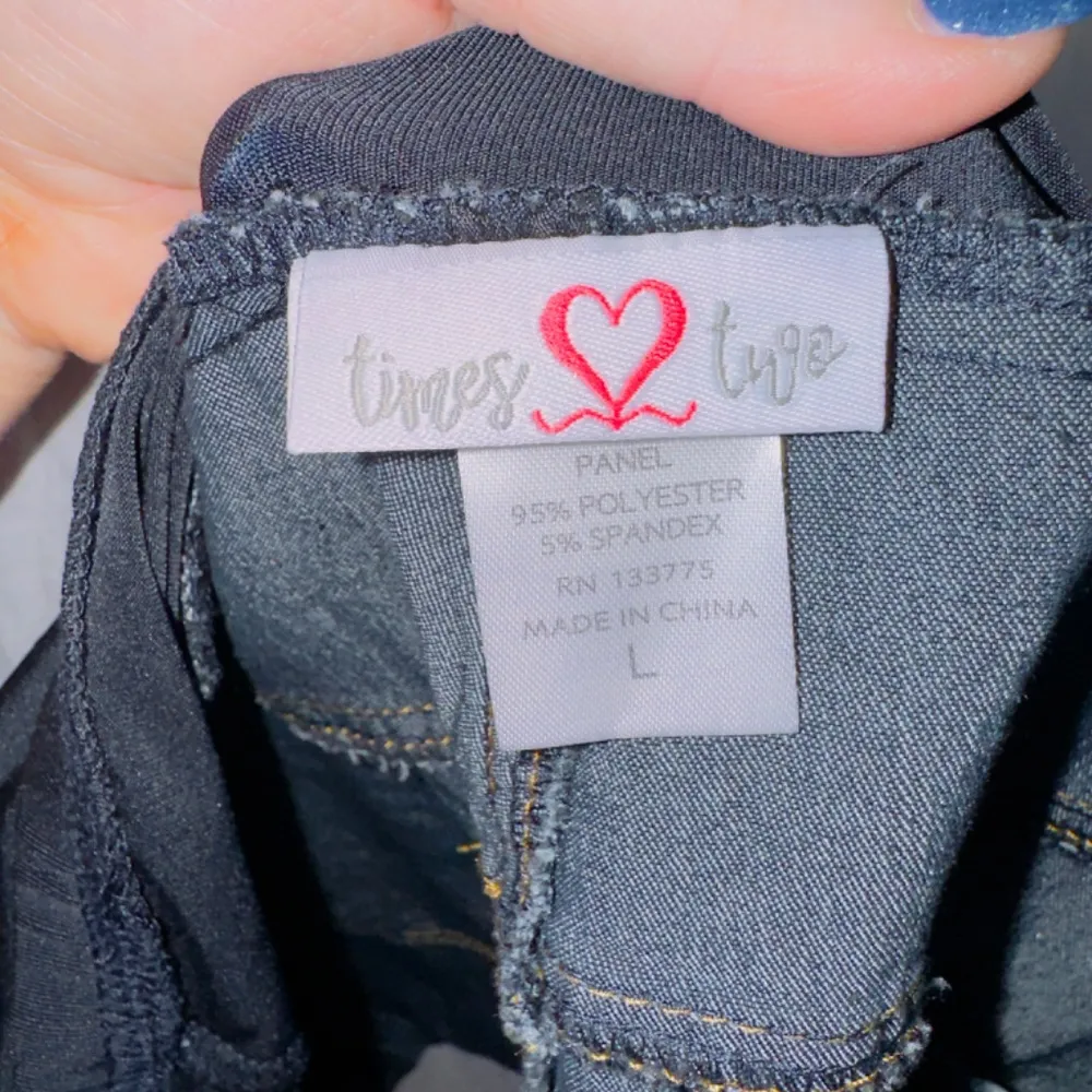 Times Two NWT Dark Wash Denim Super Soft Stretch Over The Belly Maternity Short Size undefined - Image 3