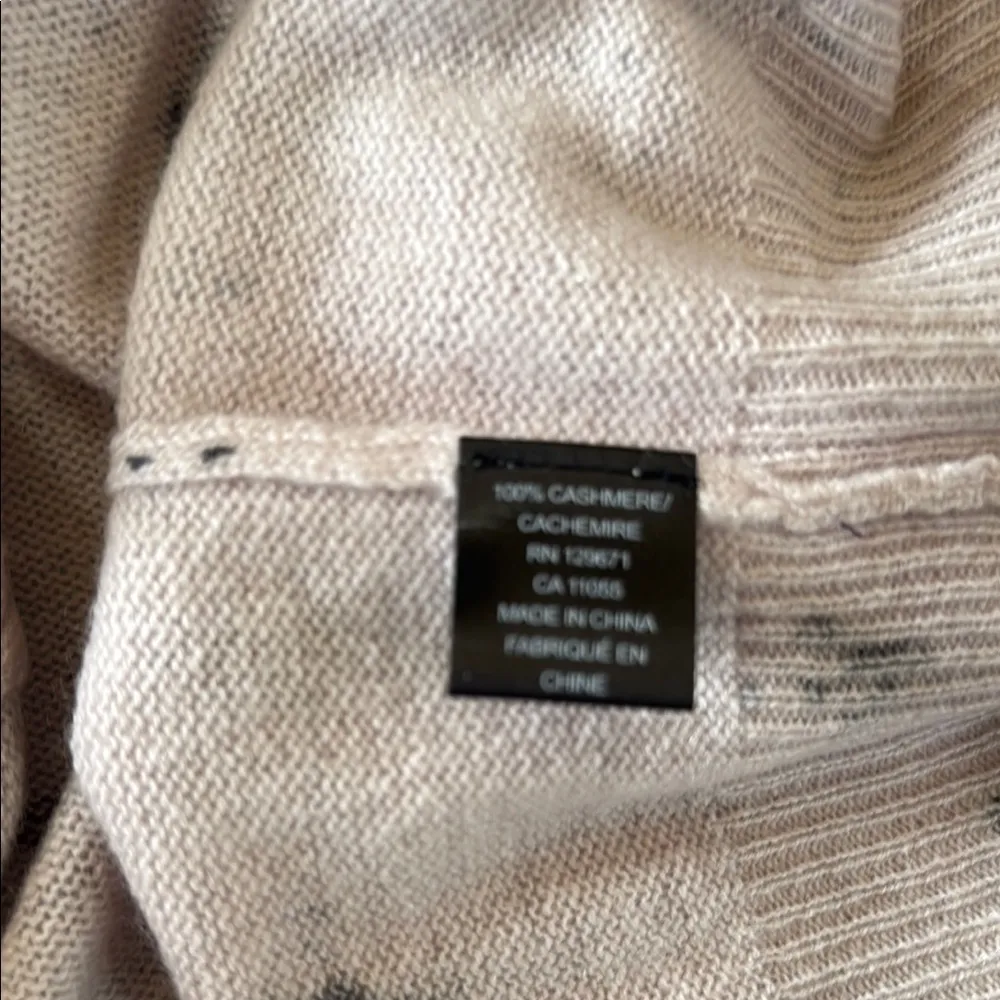 Skull cashmere  V-Neck Sweater - Image 6