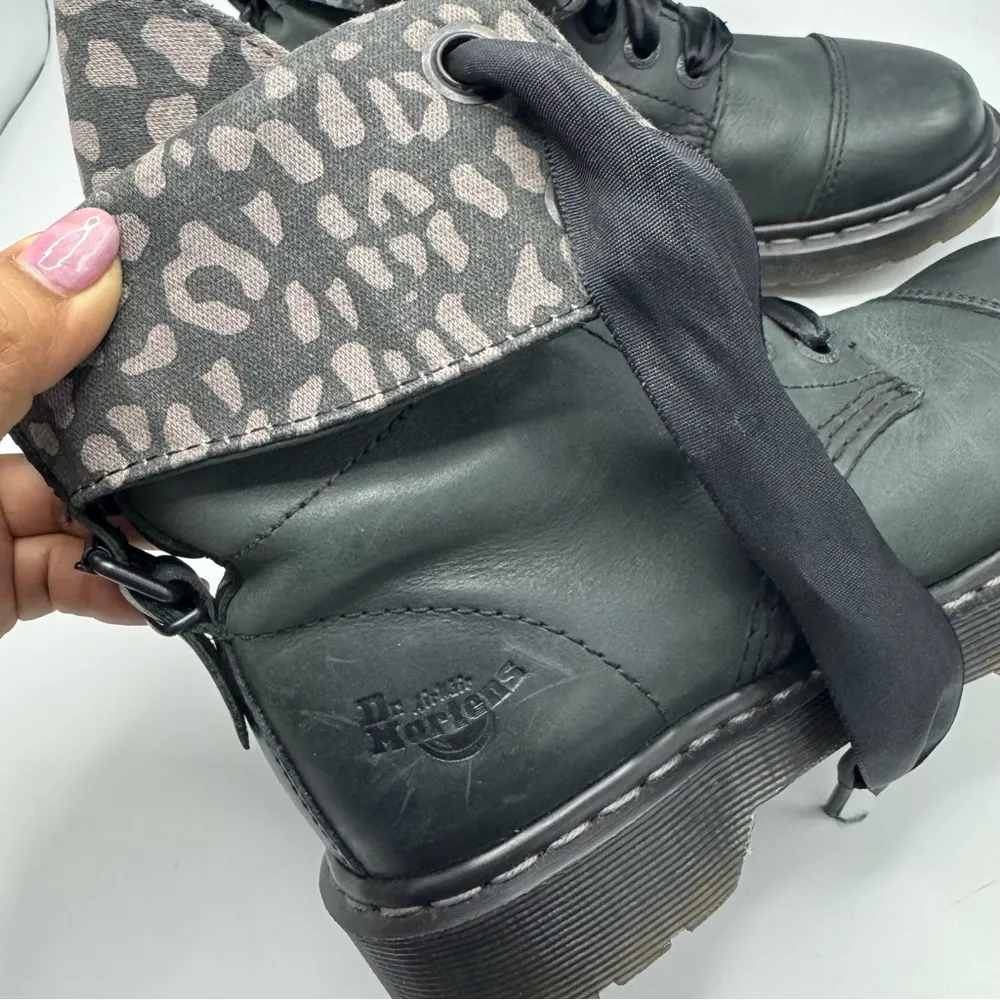 Dr. Martens Triumph Aimilie Fold Down Darkened Leather Boots Size 7 - Image 9