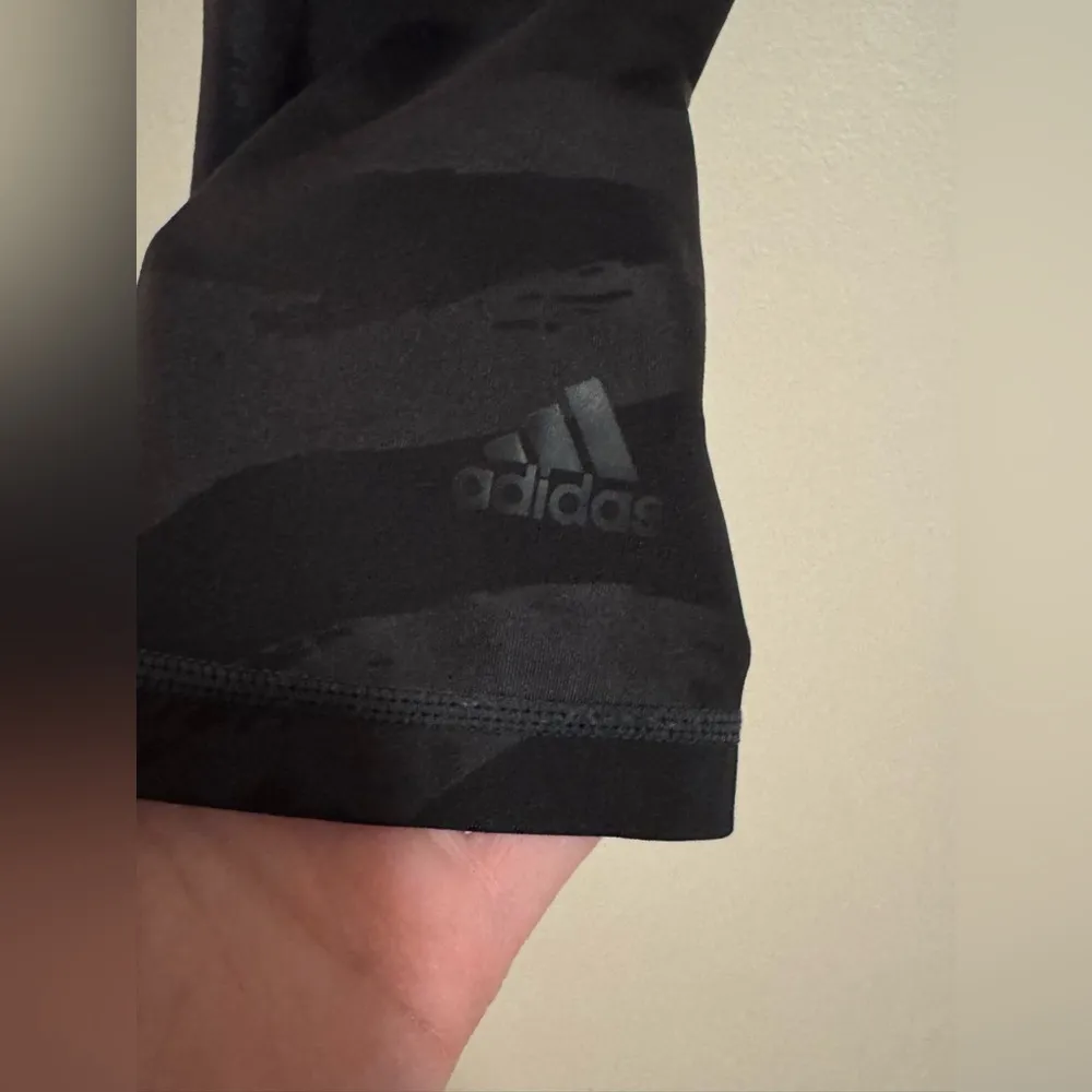 EUC Adidas Climalite Black and Grey Patterned Stretch Workout Capris size medium - Image 5