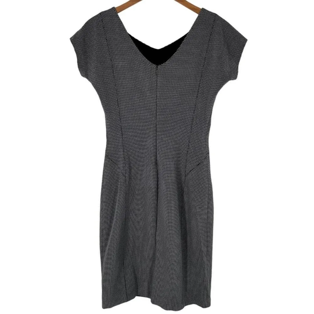 MAX MARA Black and White Knit Cap Sleeve V-Neck Sheath Dress Size 44/10 - Image 4